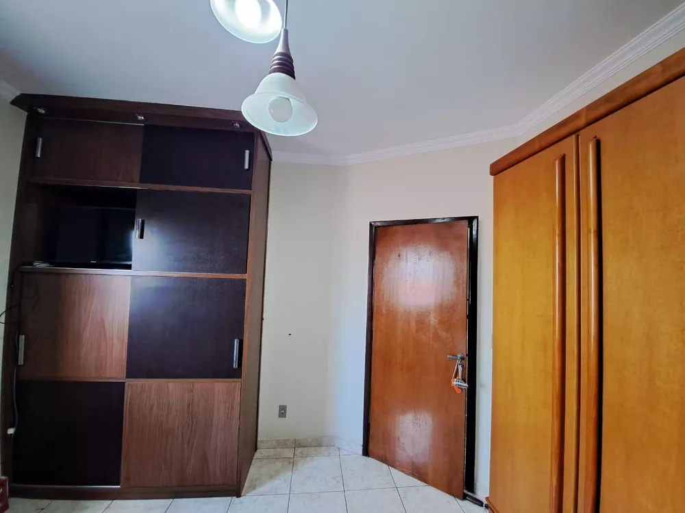Casa, 4 quartos, 217 m² - Foto 2