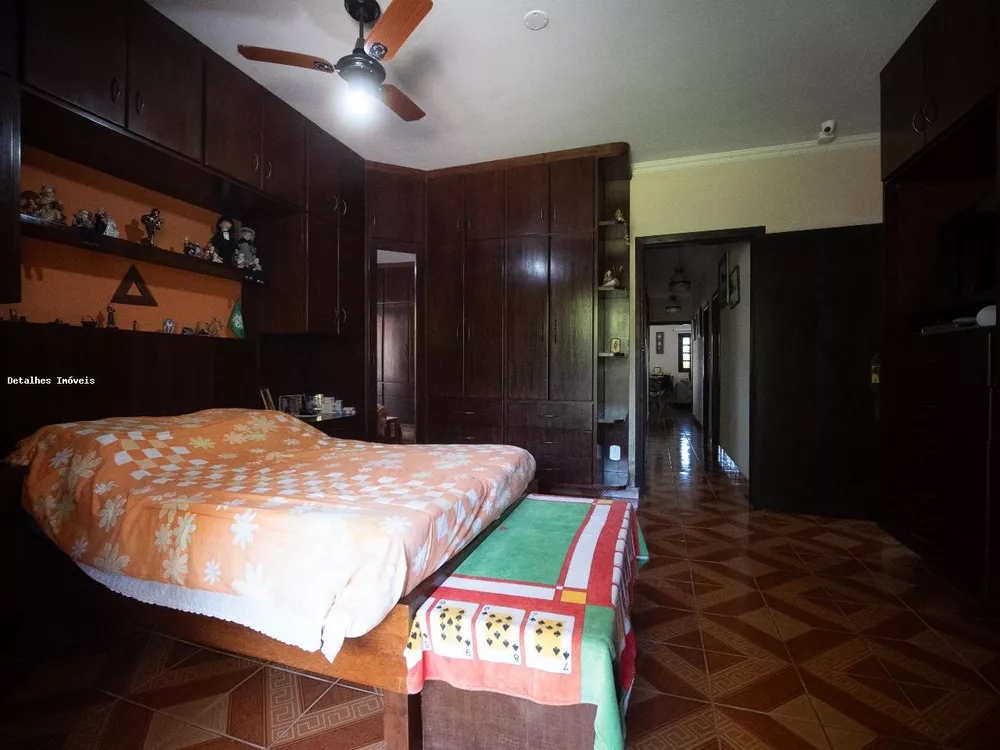 Casa, 3 quartos, 1272 m² - Foto 2