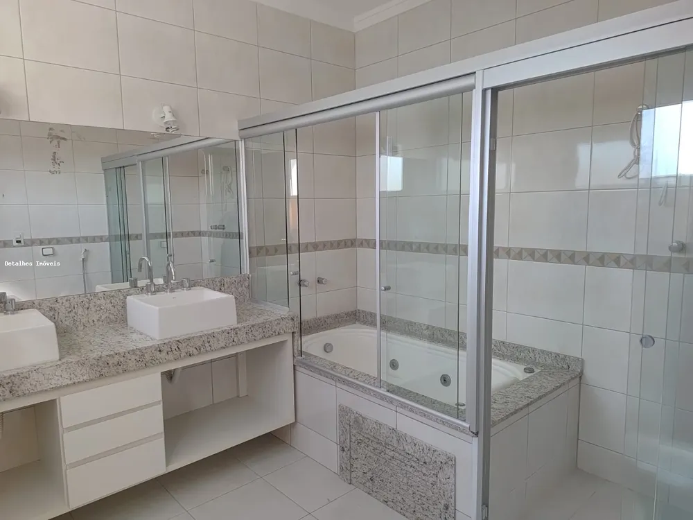 Casa, 4 quartos, 230 m² - Foto 1
