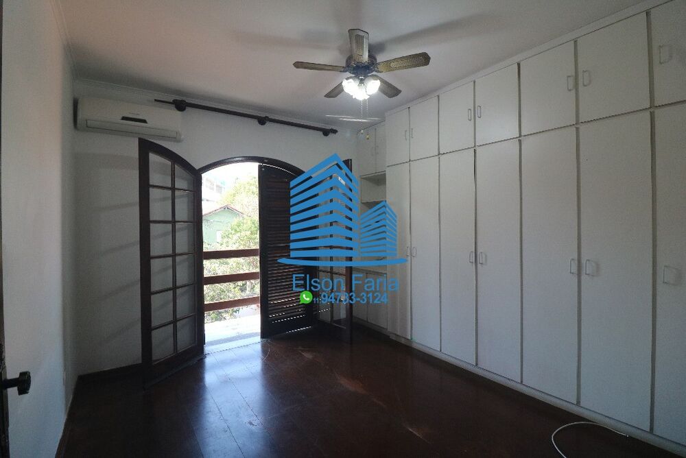 Casa à venda com 3 quartos, 300m² - Foto 1