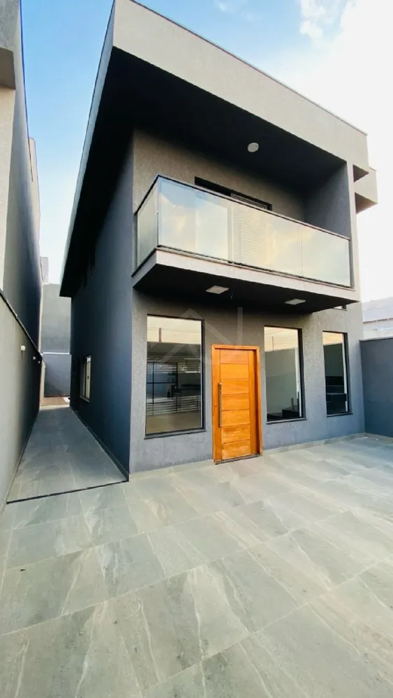 Casa, 3 quartos, 202 m² - Foto 1