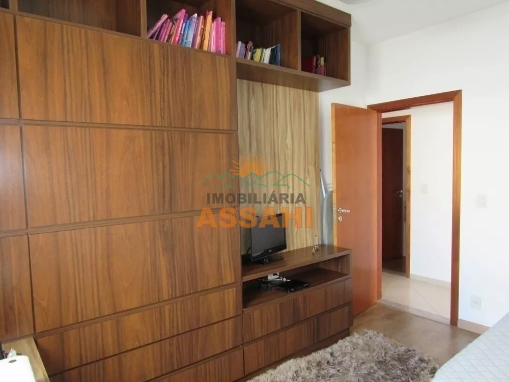 Casa de Condomínio à venda com 3 quartos, 450m² - Foto 2