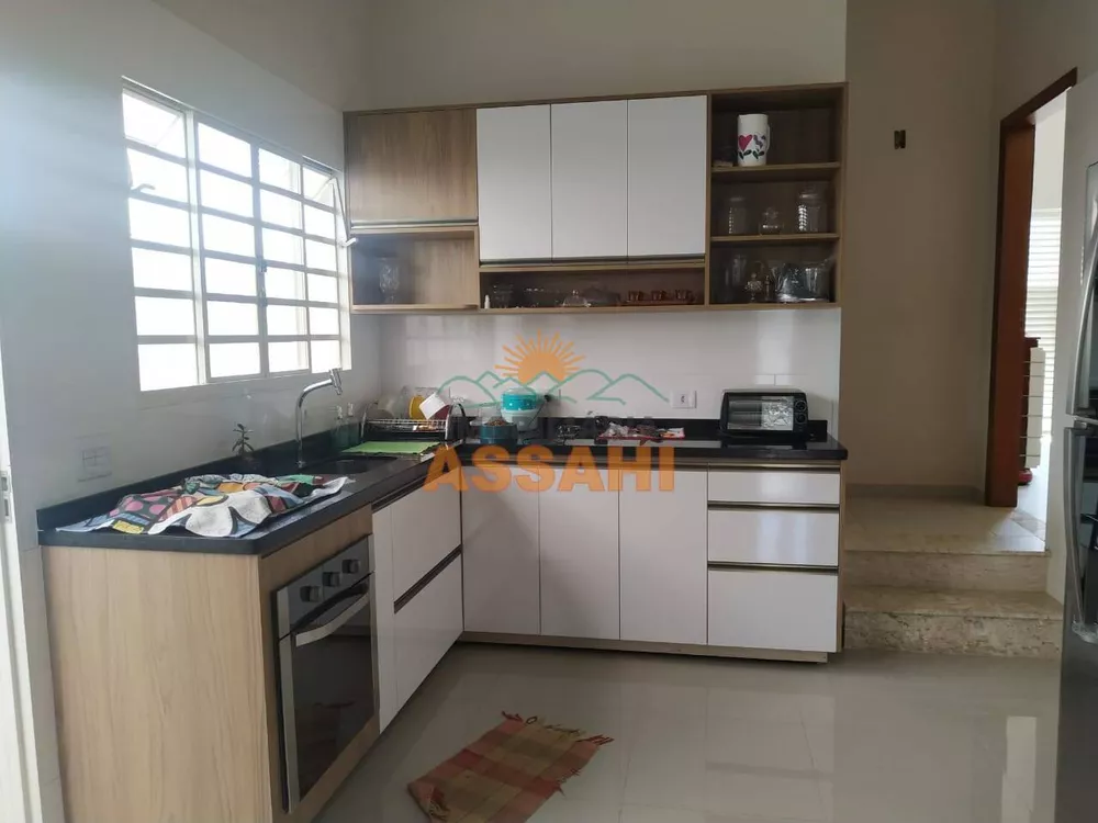 Casa à venda com 3 quartos, 180m² - Foto 1