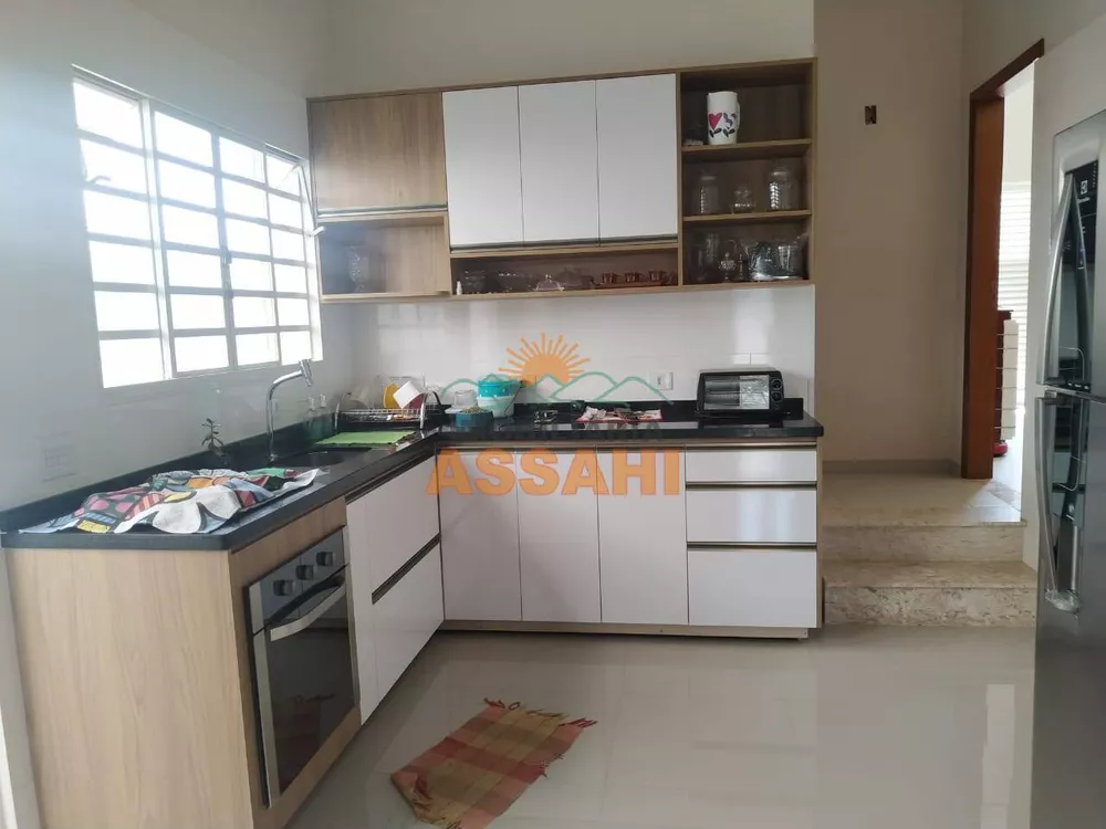 Casa à venda com 3 quartos, 180m² - Foto 2