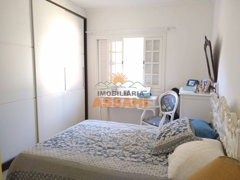 Casa à venda com 4 quartos, 1000m² - Foto 2