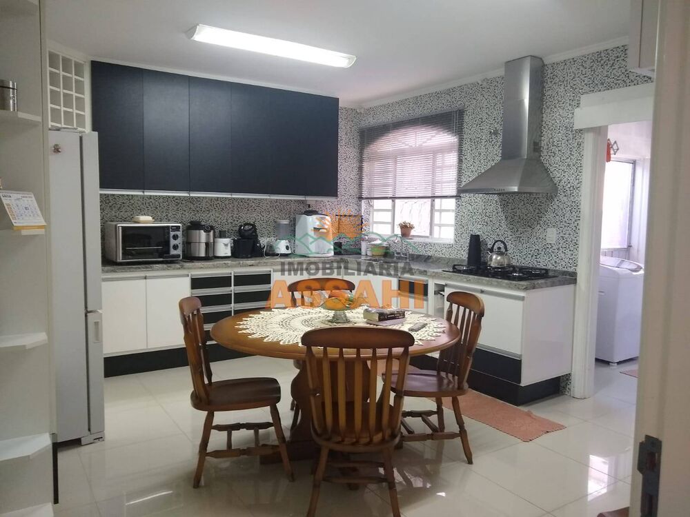 Casa à venda com 3 quartos, 250m² - Foto 2