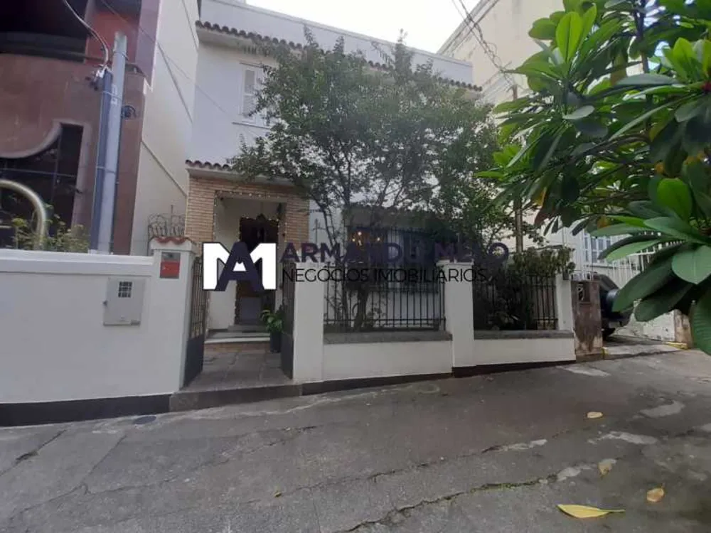 Casa, 4 quartos, 236 m² - Foto 1