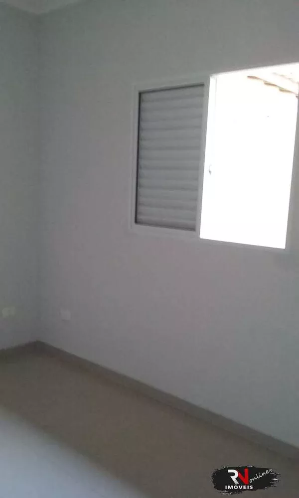 Casa à venda com 2 quartos, 60m² - Foto 4