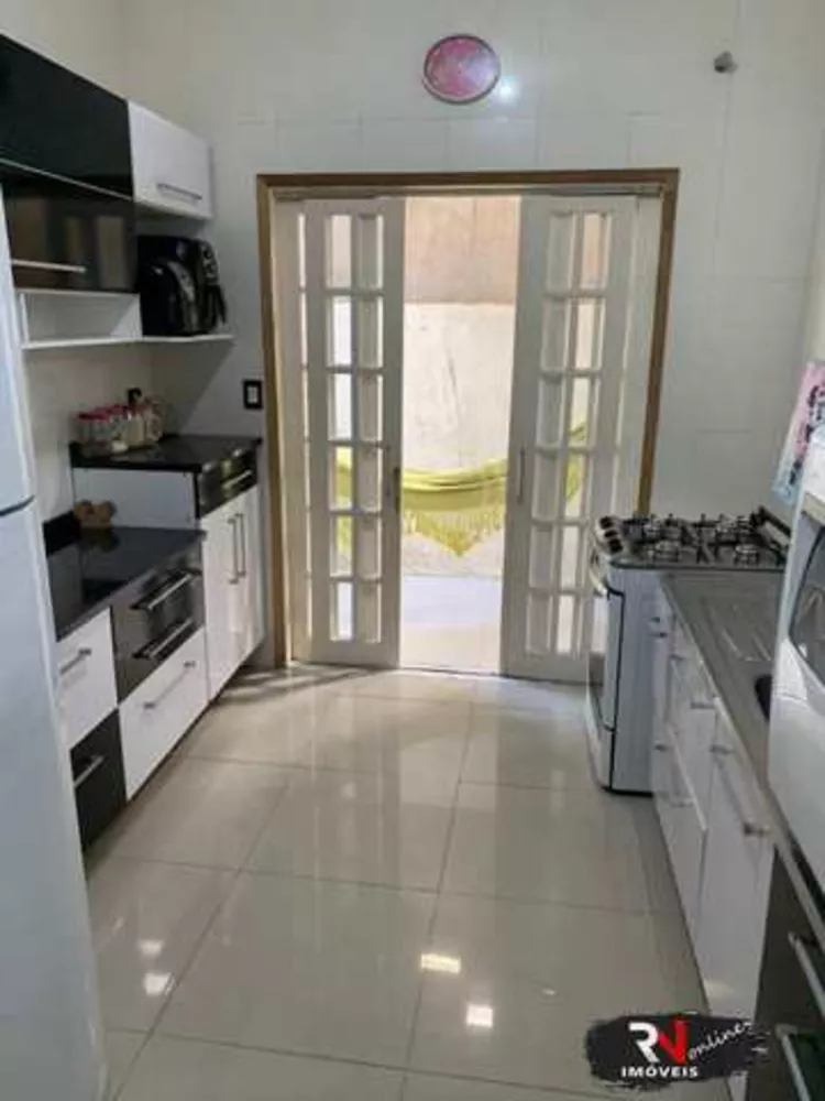 Casa à venda com 2 quartos, 90m² - Foto 4