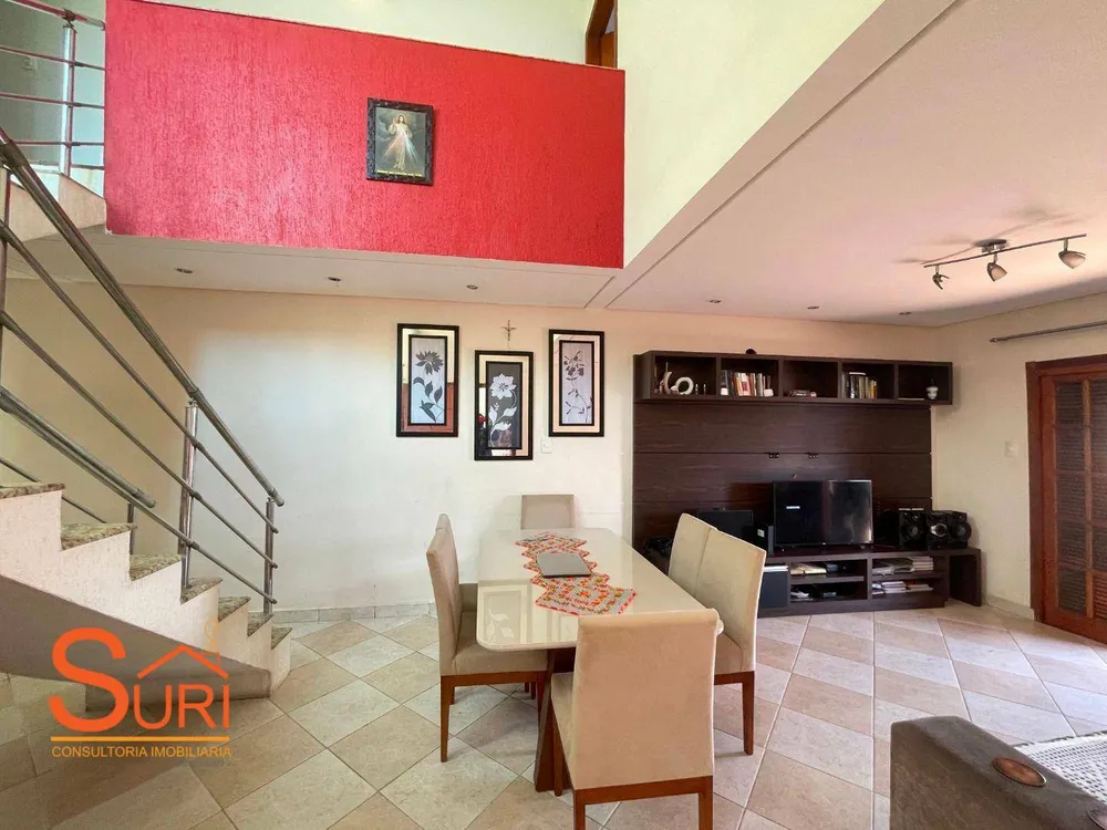 Casa, 3 quartos, 259 m² - Foto 1
