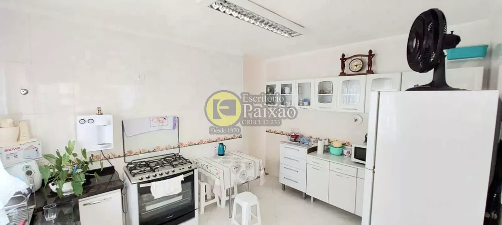 Casa à venda com 2 quartos, 166m² - Foto 3