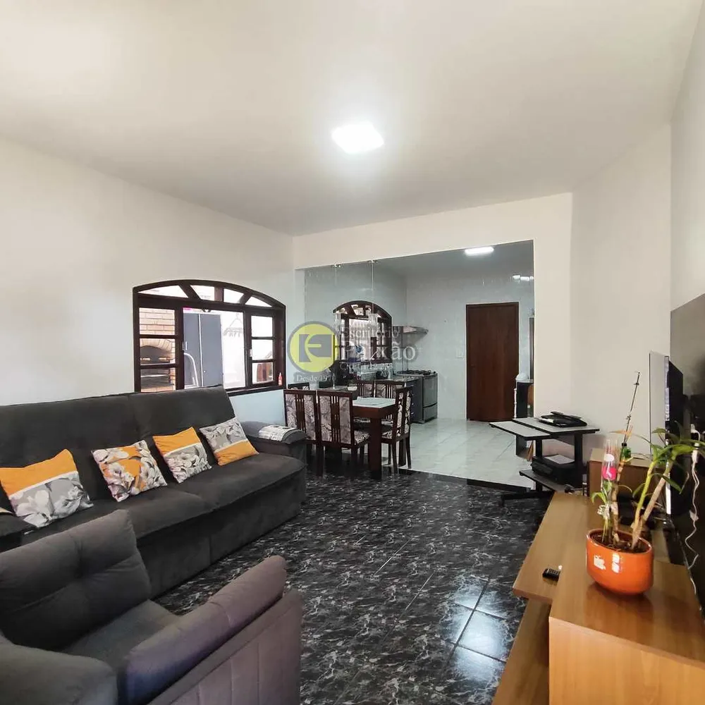 Casa, 3 quartos, 210 m² - Foto 1