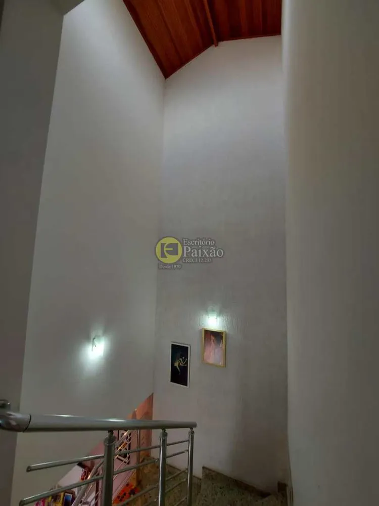 Sobrado, 3 quartos, 500 m² - Foto 1