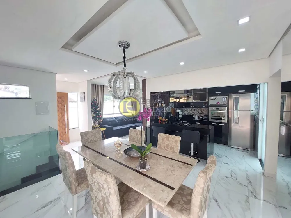 Casa, 3 quartos, 203 m² - Foto 2