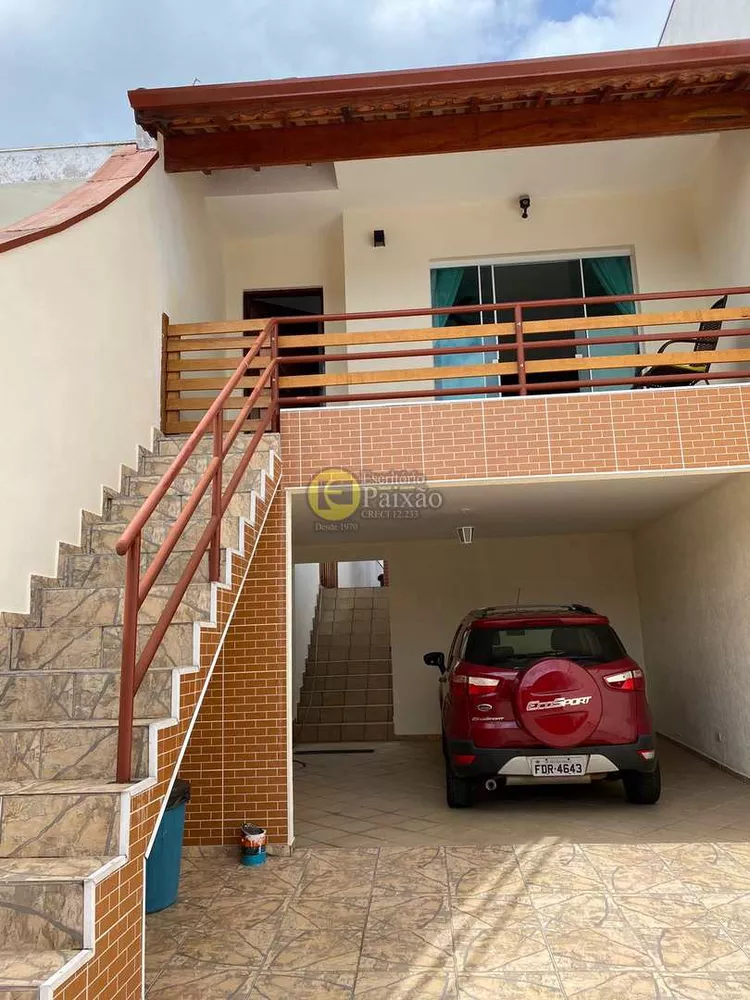 Casa à venda com 3 quartos, 250m² - Foto 1