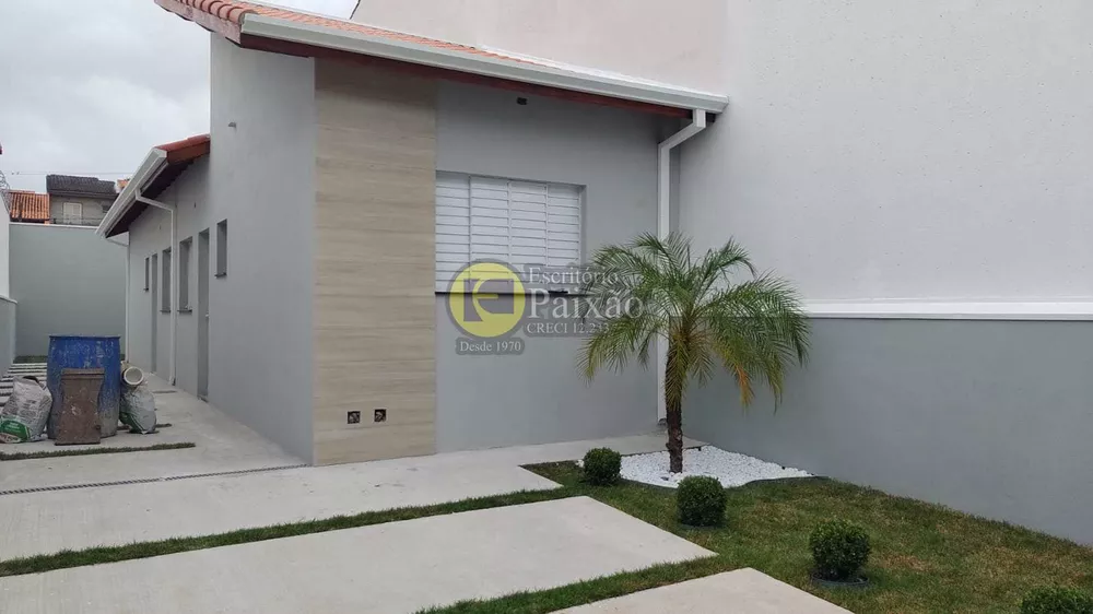 Casa à venda com 2 quartos, 125m² - Foto 1