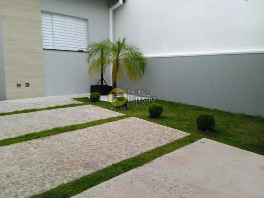 Casa à venda com 2 quartos, 125m² - Foto 2