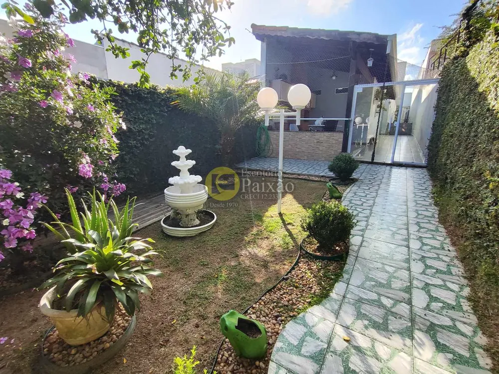 Casa, 3 quartos, 255 m² - Foto 1