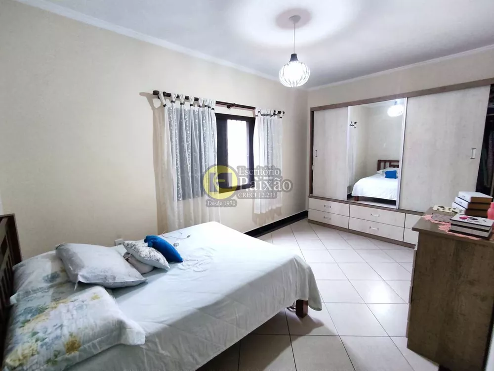 Sobrado, 3 quartos, 238 m² - Foto 1