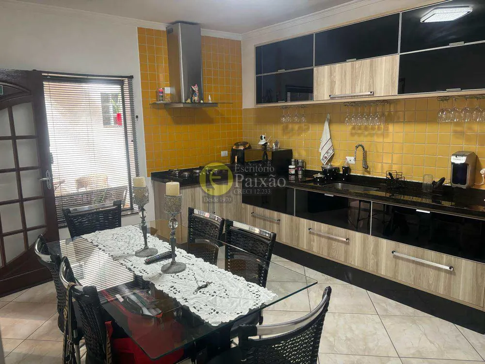 Casa, 3 quartos, 294 m² - Foto 1