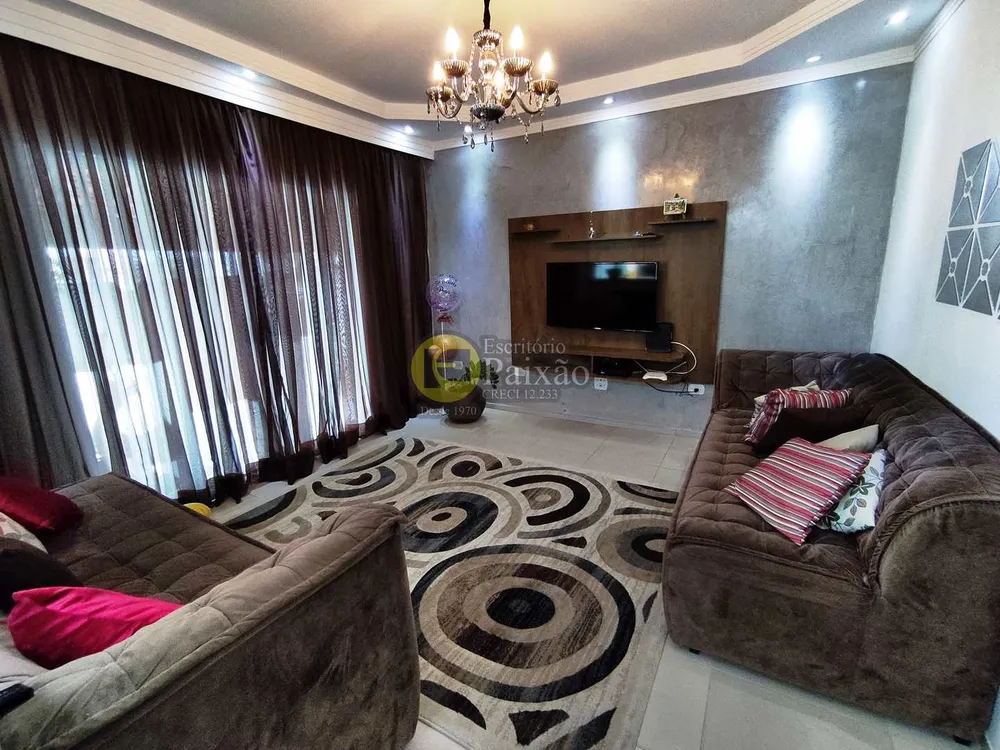 Casa, 3 quartos, 240 m² - Foto 1