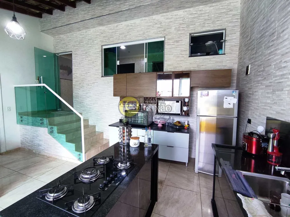 Casa, 3 quartos, 240 m² - Foto 2