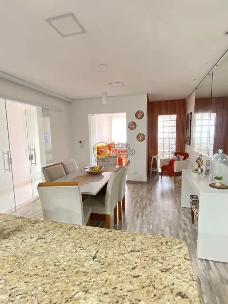 Casa, 3 quartos, 250 m² - Foto 2