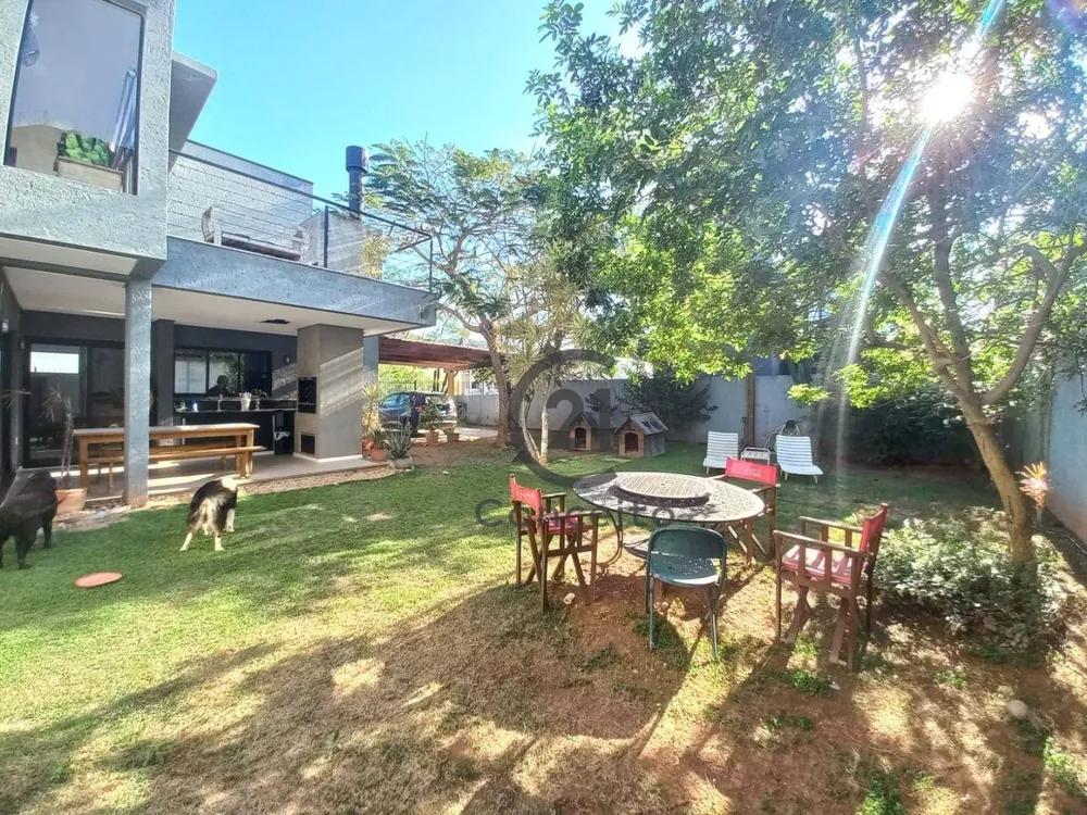 Casa, 4 quartos, 198 m² - Foto 1