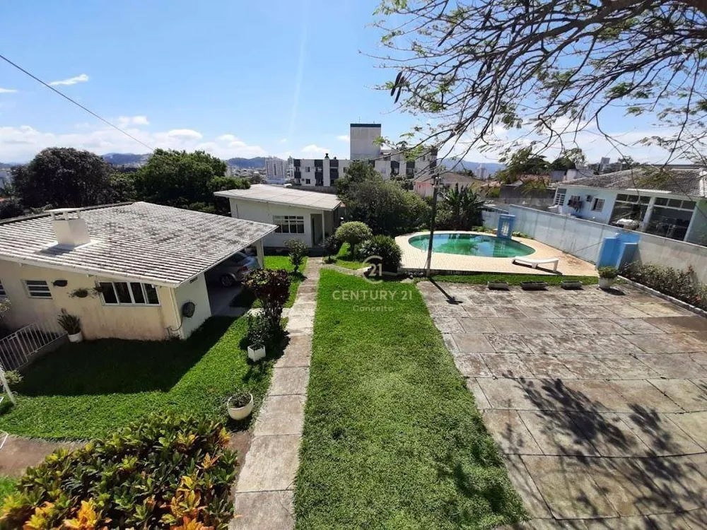 Casa, 6 quartos, 420 m² - Foto 1