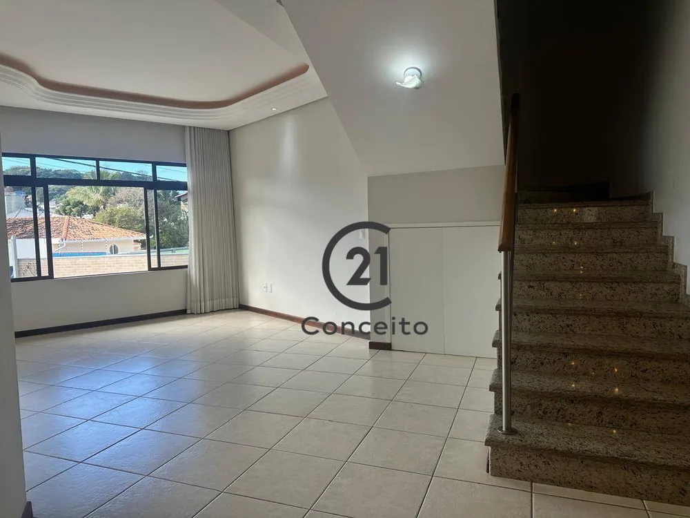 Casa, 3 quartos, 239 m² - Foto 1