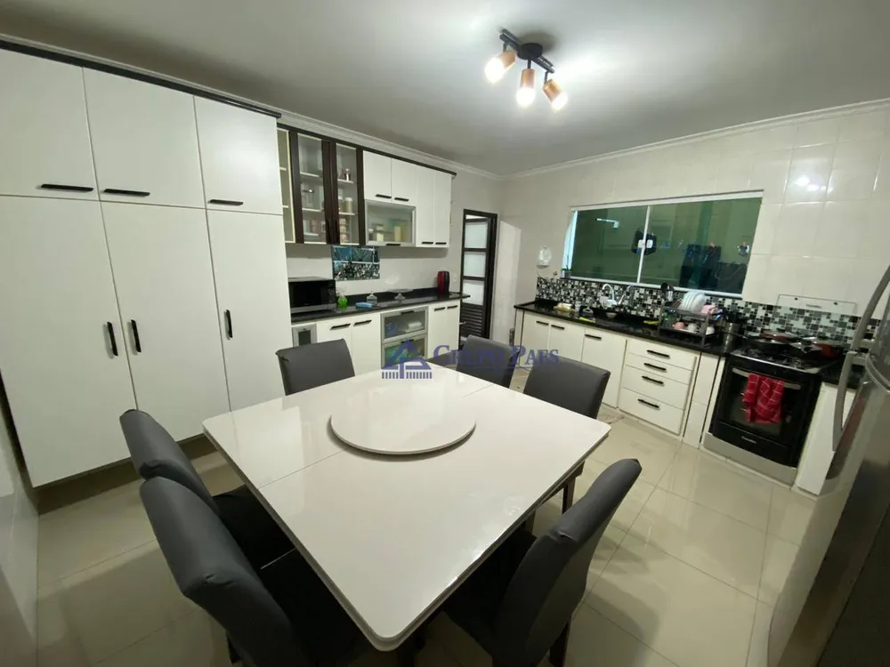 Sobrado, 3 quartos, 219 m² - Foto 1