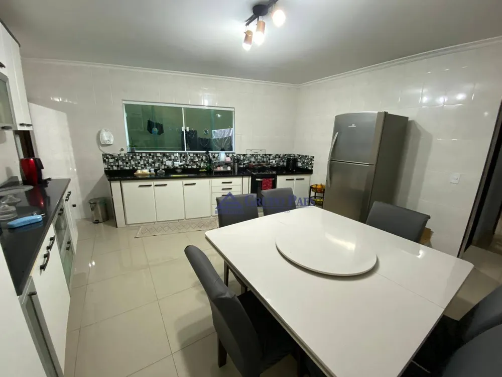 Sobrado, 3 quartos, 219 m² - Foto 2