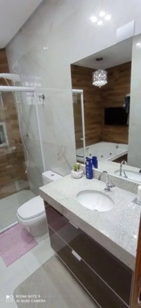 Casa de Condomínio à venda com 3 quartos, 250m² - Foto 1