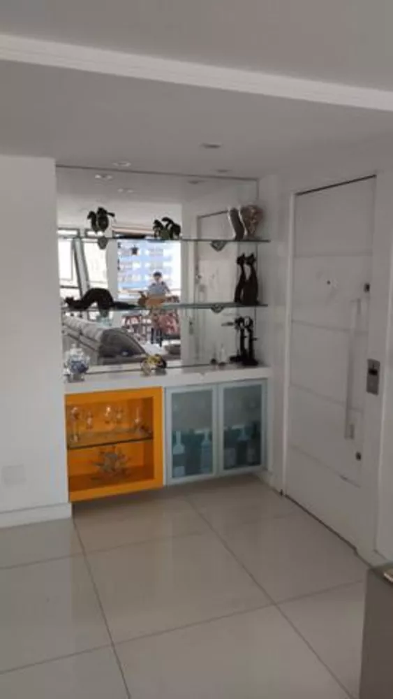 Apartamento à venda com 3 quartos, 150m² - Foto 2