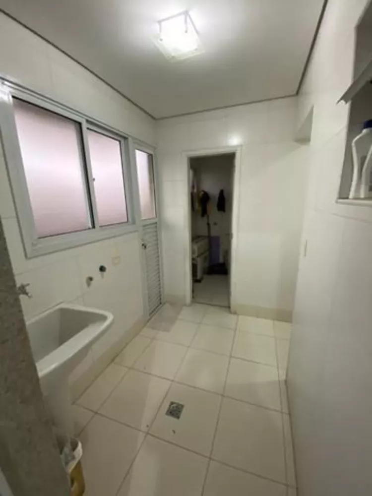 Apartamento à venda com 3 quartos, 223m² - Foto 5