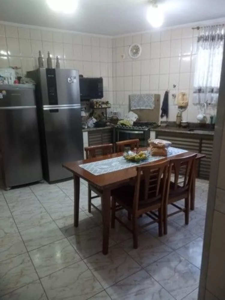 Sobrado à venda com 3 quartos, 190m² - Foto 1