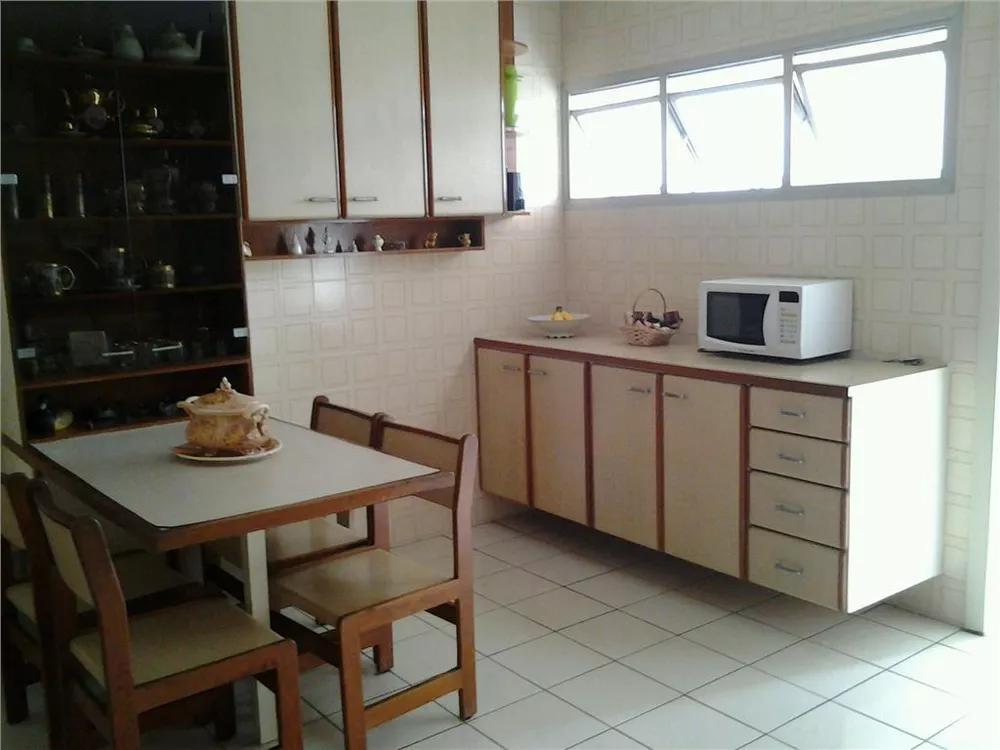 Apartamento à venda com 3 quartos, 160m² - Foto 2