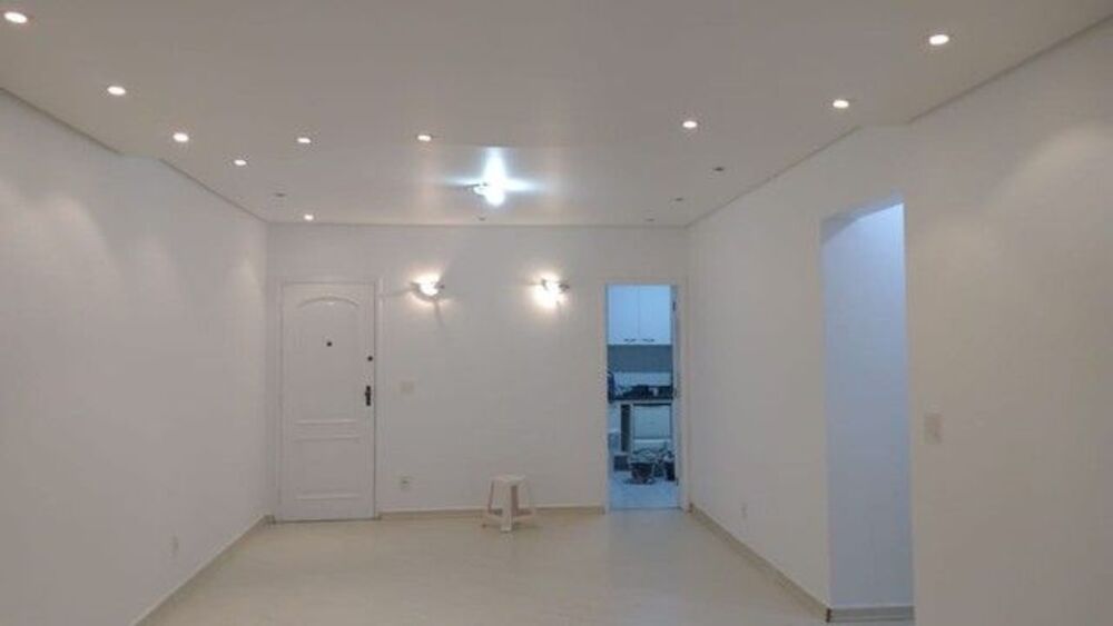 Apartamento à venda com 3 quartos, 140m² - Foto 2
