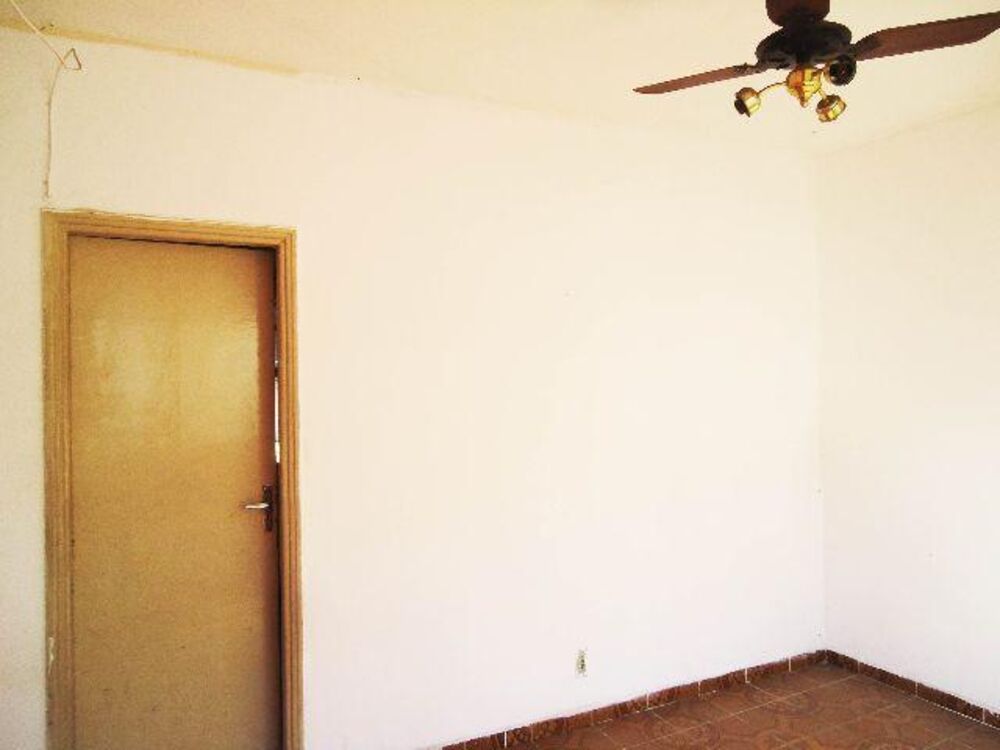 Apartamento à venda com 2 quartos, 75m² - Foto 2
