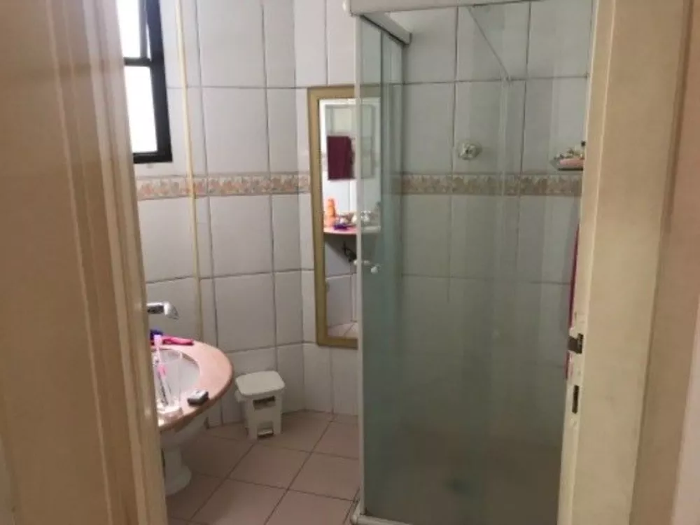 Apartamento à venda com 3 quartos, 228m² - Foto 3