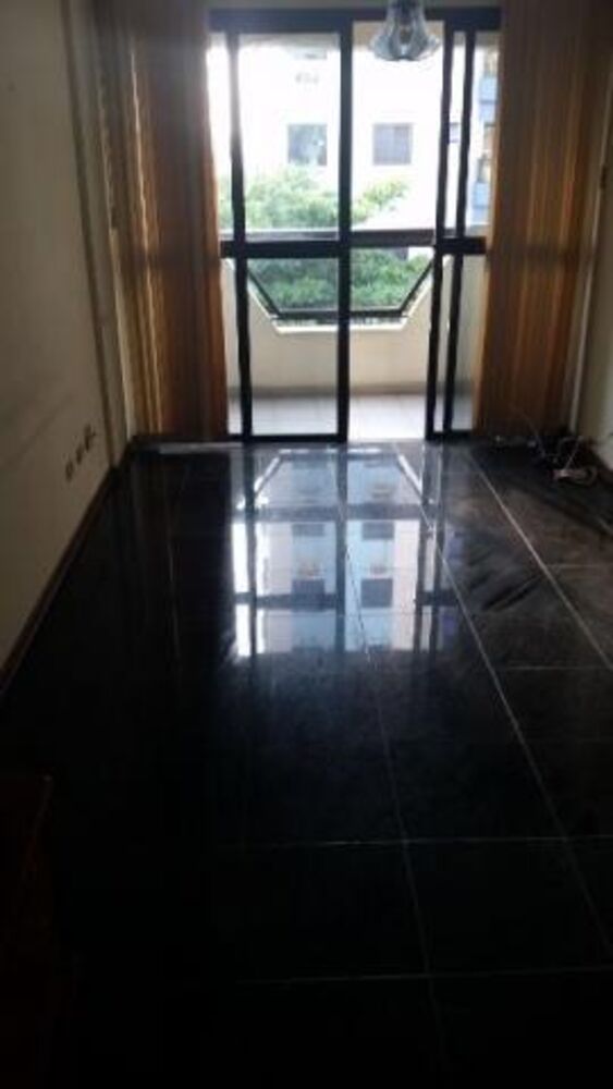 Apartamento à venda com 2 quartos, 80m² - Foto 2