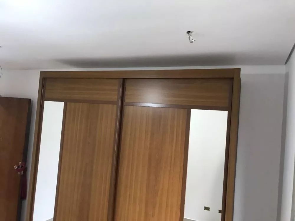 Apartamento à venda com 3 quartos, 97m² - Foto 2