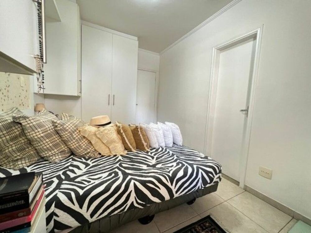 Apartamento à venda com 3 quartos, 77m² - Foto 2