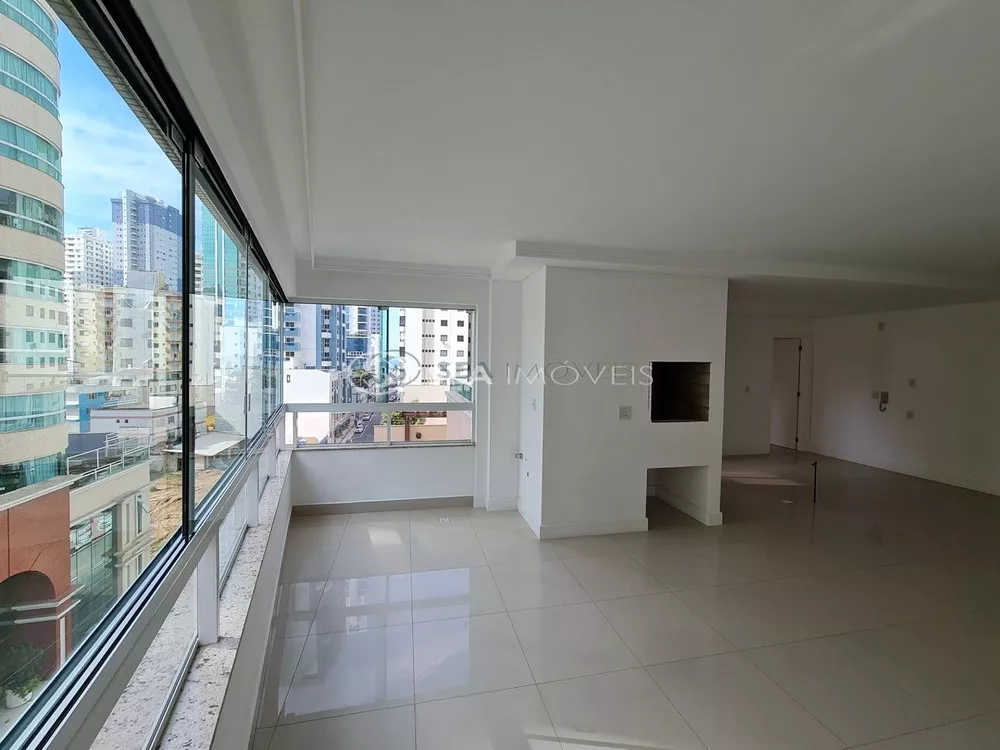 Apartamento à venda com 3 quartos, 159m² - Foto 4