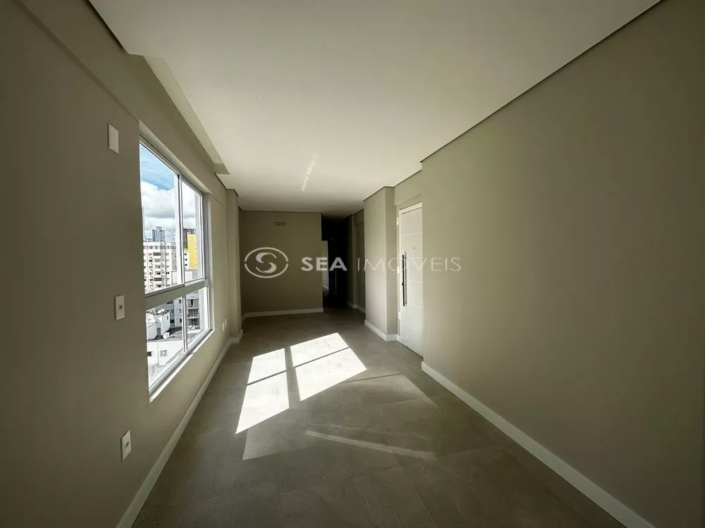 Apartamento à venda com 2 quartos, 93m² - Foto 2