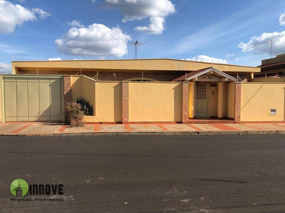 Casa para alugar com 3 quartos, 205m² - Foto 1
