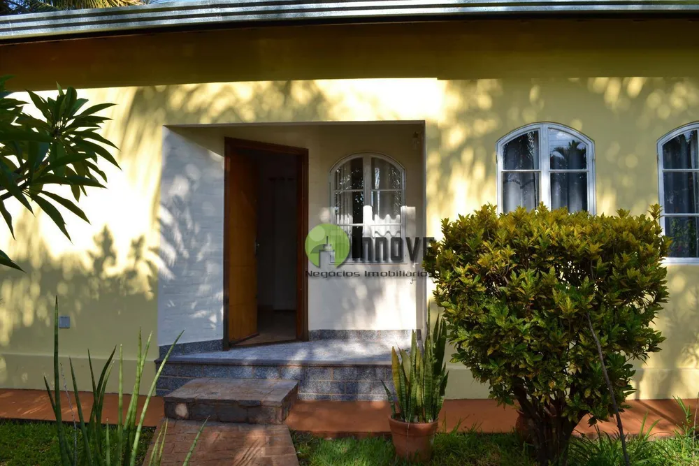 Chácara, 3 quartos, 2500 m² - Foto 1