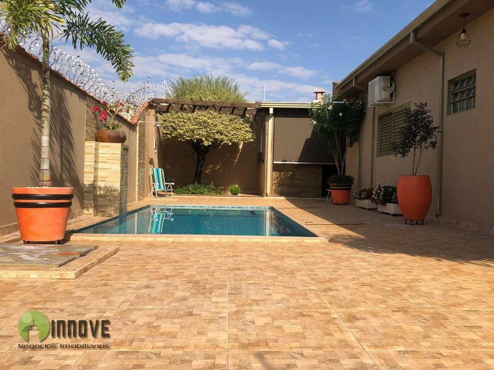 Casa, 3 quartos, 214 m² - Foto 1