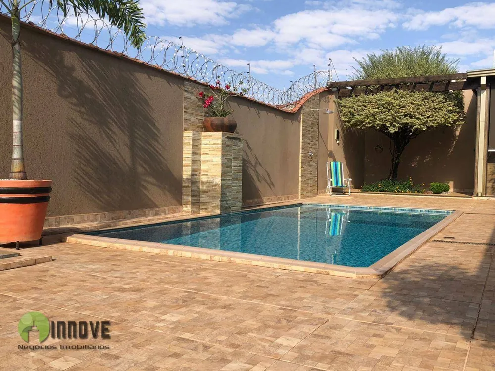 Casa, 3 quartos, 214 m² - Foto 4