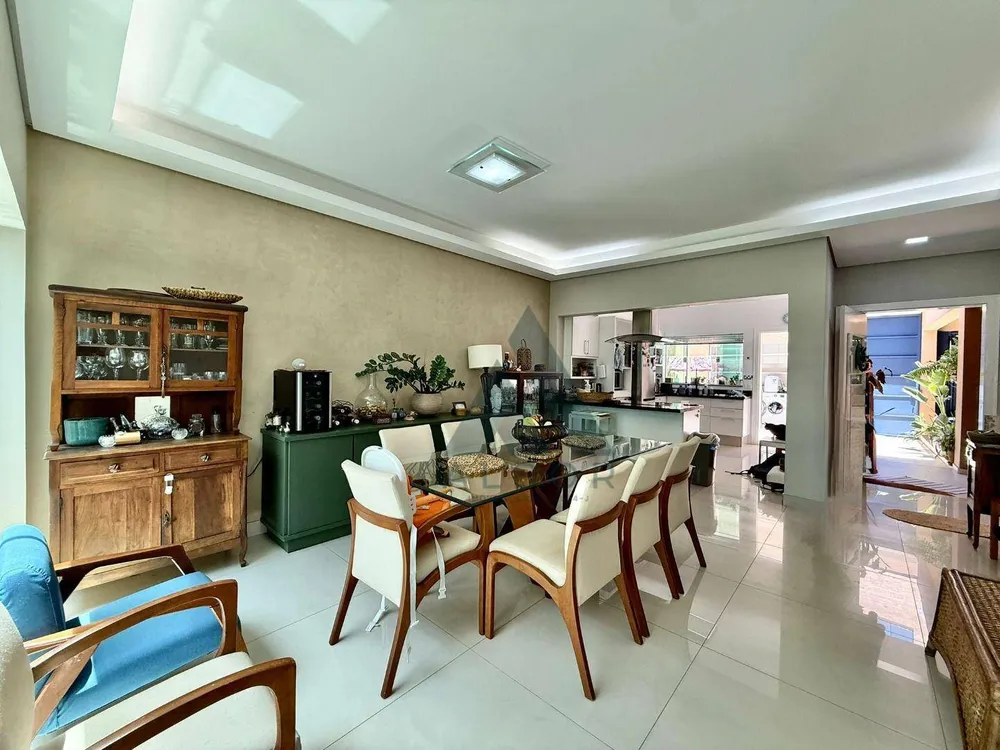 Casa, 4 quartos, 221 m² - Foto 1